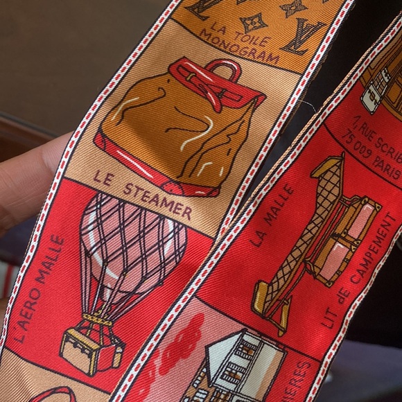 Authentic Louis Vuitton Twilly - Picture 3 of 8